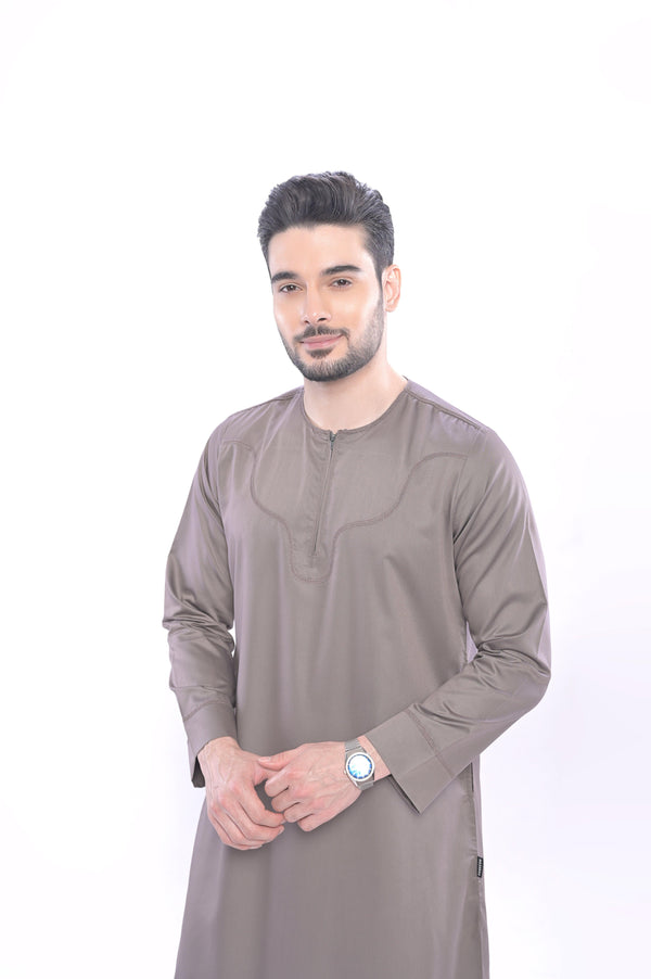 Kurvig Omani Thobe Men Brown